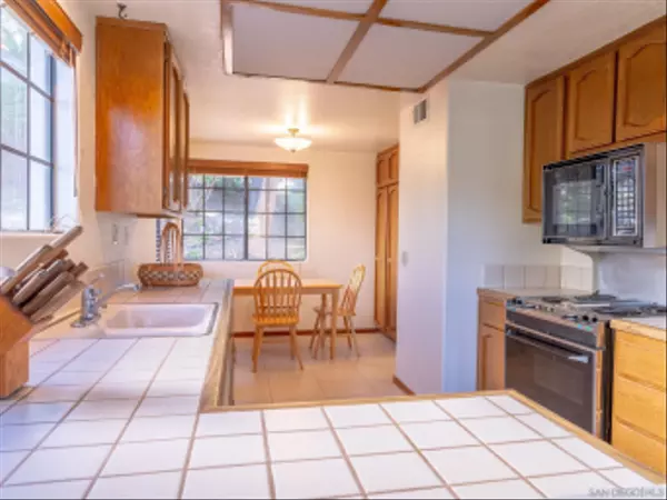 San Diego, CA 92128,16266 Avenida Venusto #A