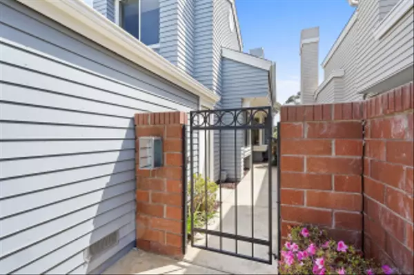 Carlsbad, CA 92011,7126 Lantana Terrace