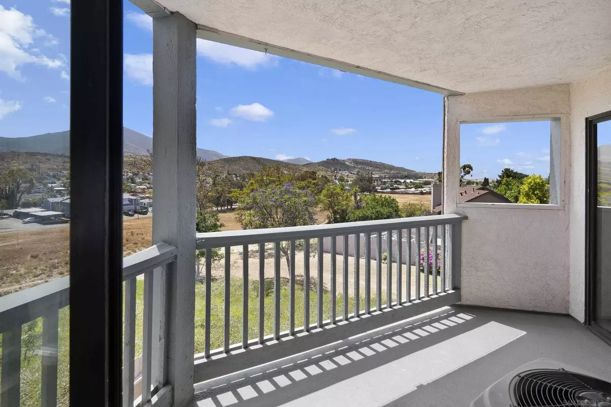 Spring Valley, CA 91978,2952 Anawood Way