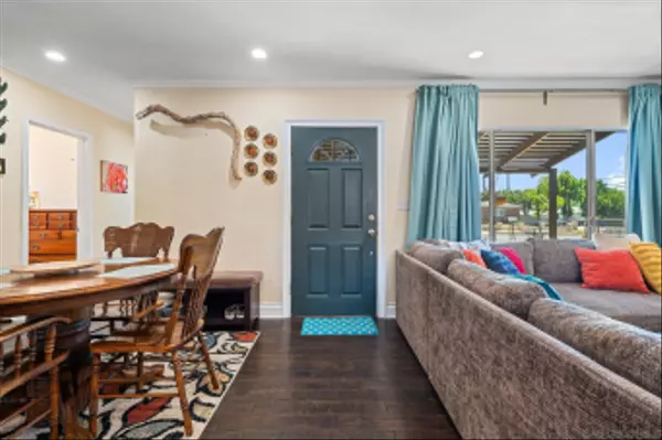 Ontario, CA 91762,1544 W Flora St