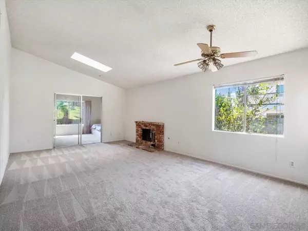 Escondido, CA 92025,2186 Darby St