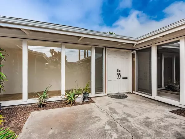 La Jolla, CA 92037,5878 Soledad Rd