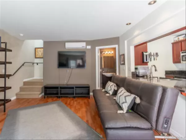 Clairemont Mesa, CA 92117,5252 Balboa Arms dr #163