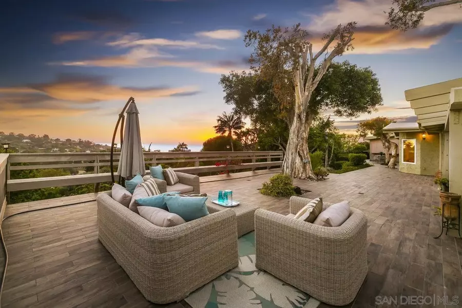 2611 Costebelle Dr, La Jolla, CA 92037