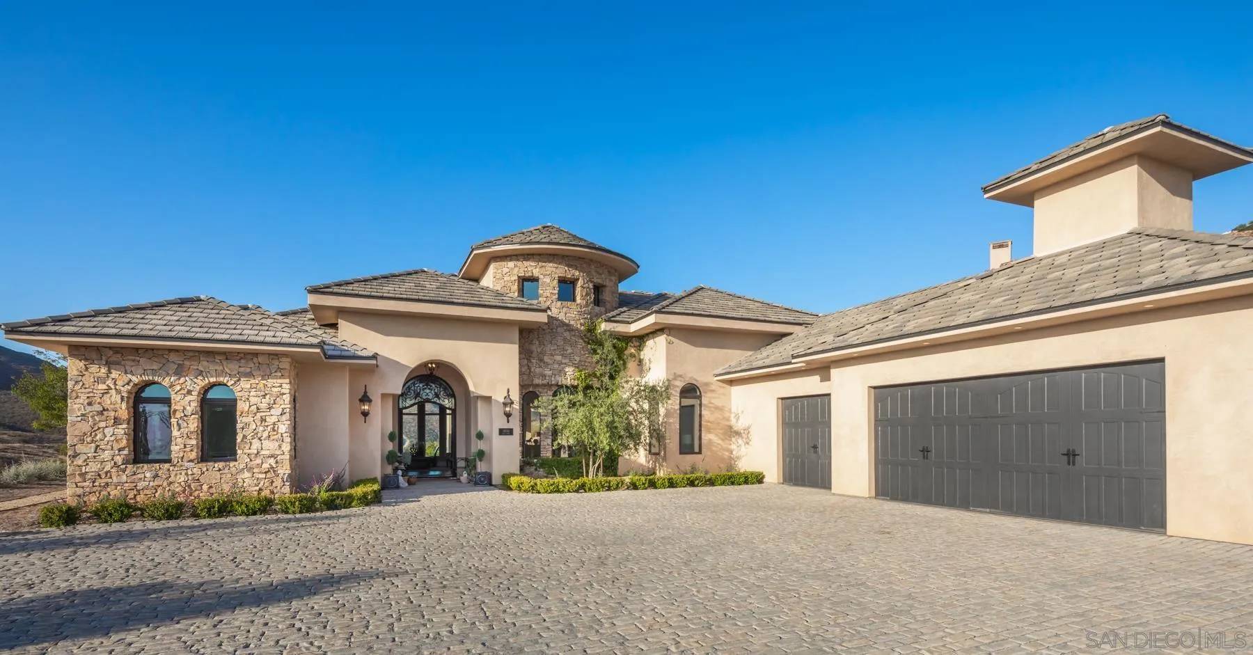 Rancho Santa Fe, CA 92067,18578-80 Calle Flores