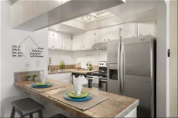 San Diego, CA 92111,7555 Linda Vista Rd 28