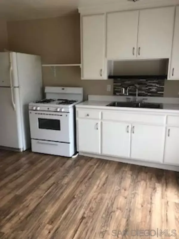 Solana Beach, CA 92075,852 Valley Ave