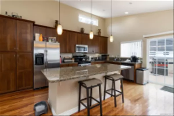 La Jolla, CA 92037,5383 Beaumont Ave