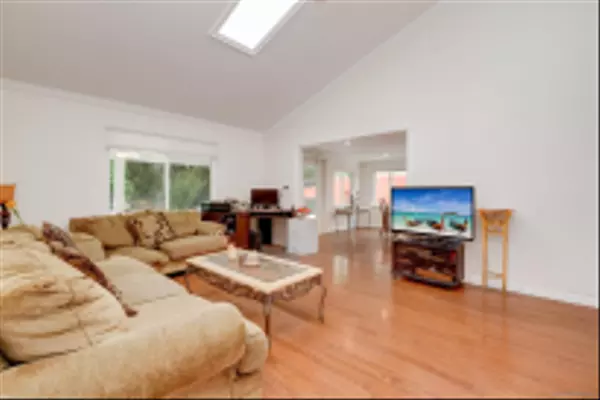 Vista, CA 92083,526 Huff St