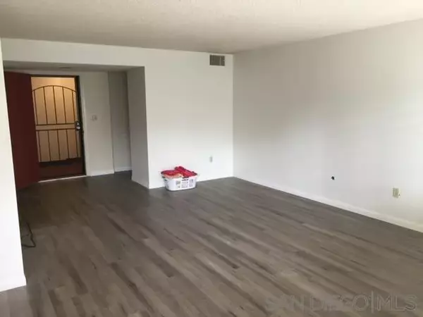 Coronado, CA 92118,333 Orange Avenue #7