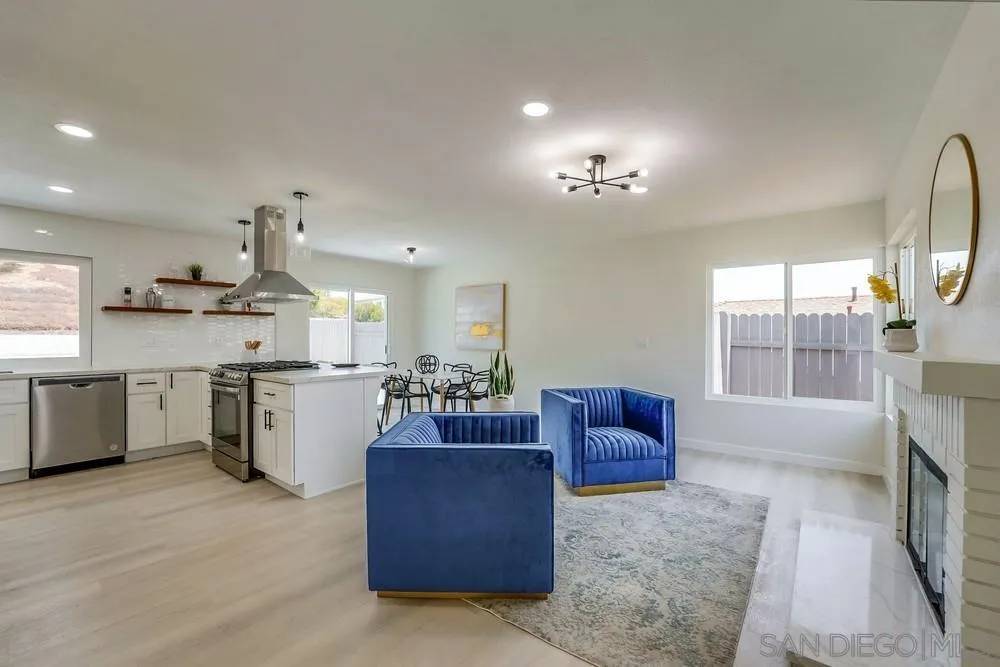 San Diego, CA 92139,7573 Gayneswood Way