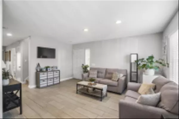 San Diego, CA 92139,2053 Manzana Way