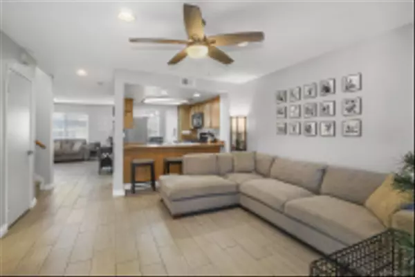 San Diego, CA 92139,2053 Manzana Way