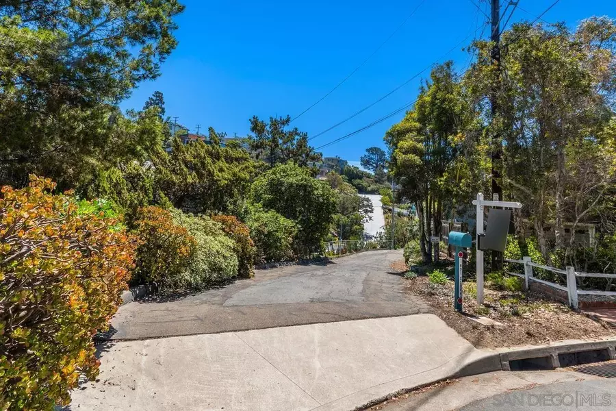 1891 Clove St, San Diego, CA 92106