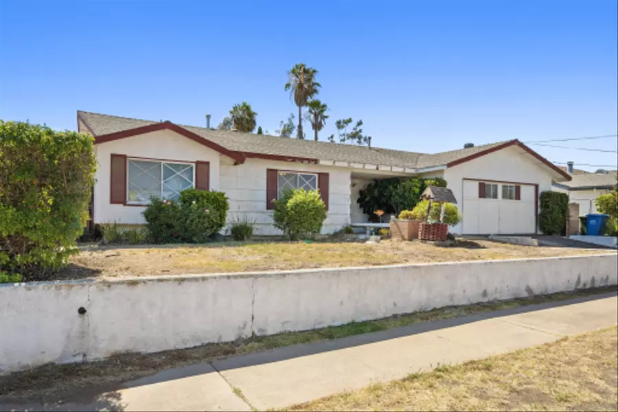 9470 Saint Andrews Dr, Santee, CA 92071