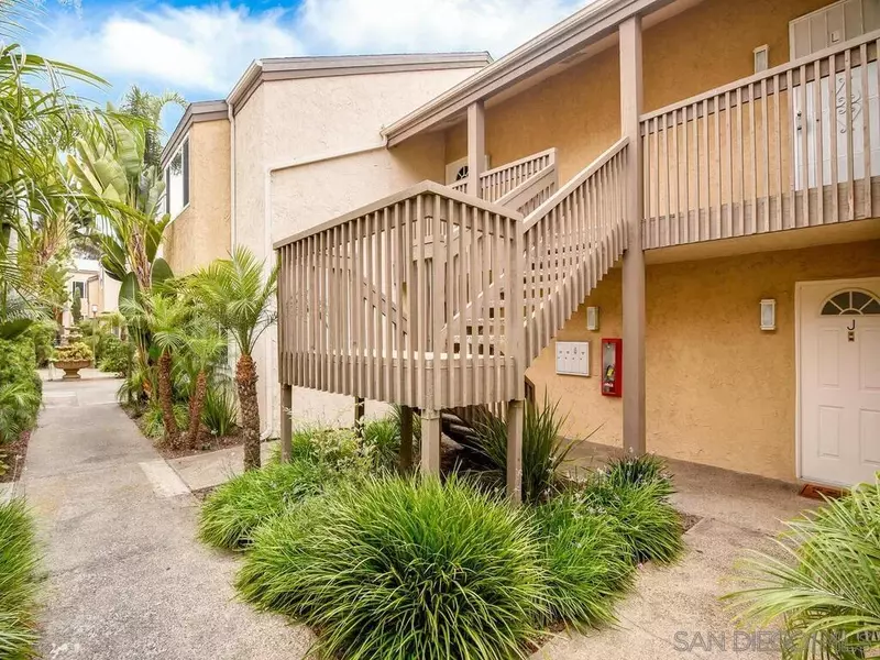 8525 Villa La Jolla Drive #L, La Jolla, CA 92037