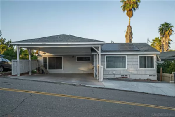 8531 Gardena Rd, Lakeside, CA 92040