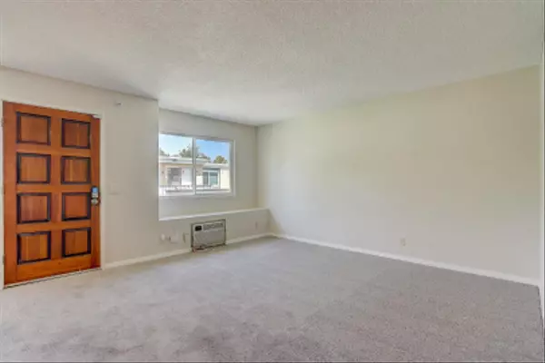 Lakeside, CA 92040,12616 Lakeshore Dr #6