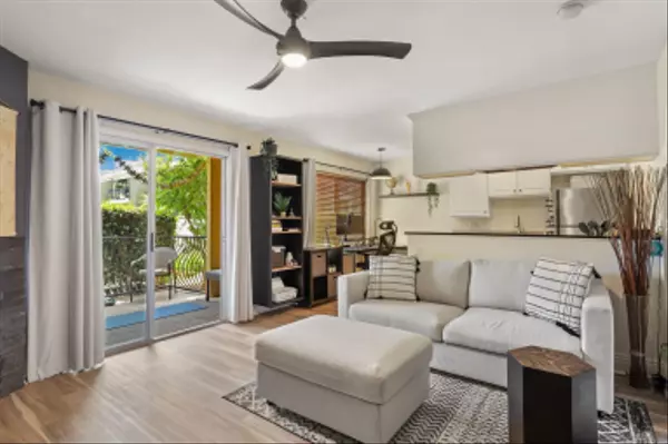 La Jolla, CA 92037,8440 Via Mallorca #125