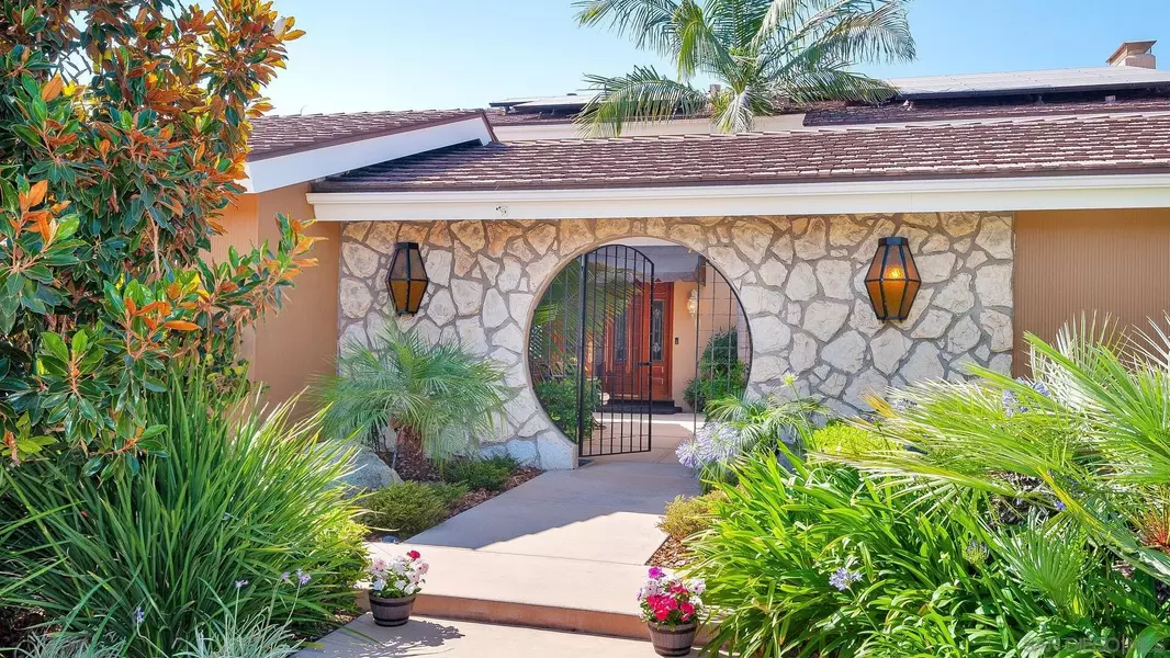 5936 Lance St, San Diego, CA 92120