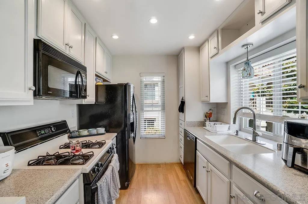 San Diego, CA 92128,13062 Wimberly Square #44