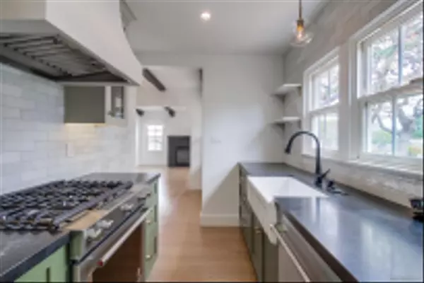 Coronado, CA 92118,202 B Avenue