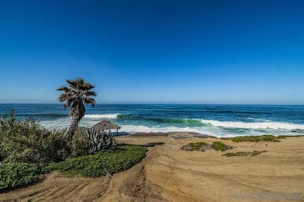 La Jolla, CA 92037,215 Bonair St #10