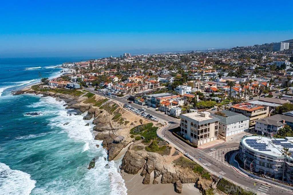 La Jolla, CA 92037,215 Bonair St #10