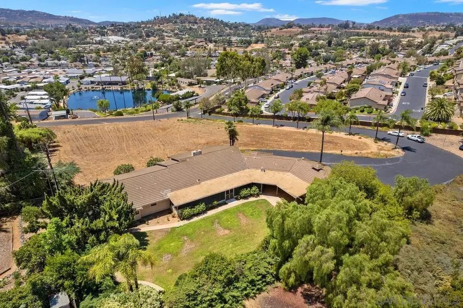 1220 Avocado Ave, Escondido, CA 92026