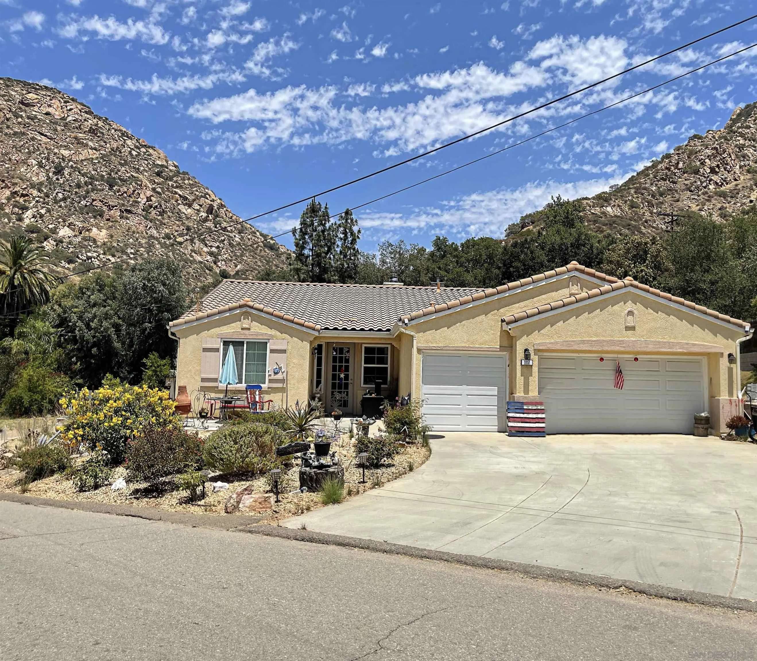 117 E Noakes,  El Cajon,  CA 92019