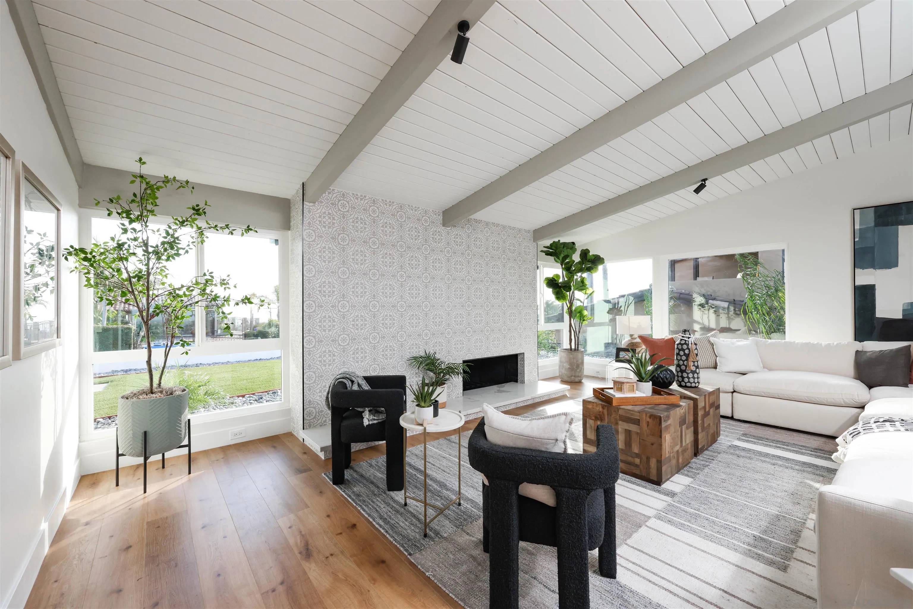 5177 Pacifica Dr, San Diego, CA 92109