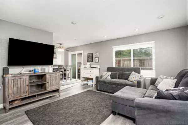 10007 Santana Ranch Ln, Santee, CA 92071