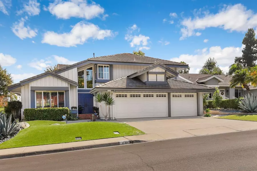 1137 Countrywood Ln, Vista, CA 92081