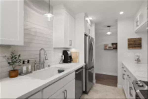 San Diego, CA 92107,4444 W Point Loma #56