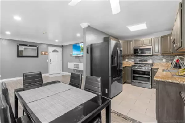 Oceanside, CA 92057,194 Avenida Descanso #D