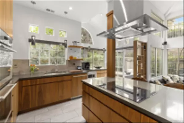 San Diego, CA 92130,12551 El Camino Real #E