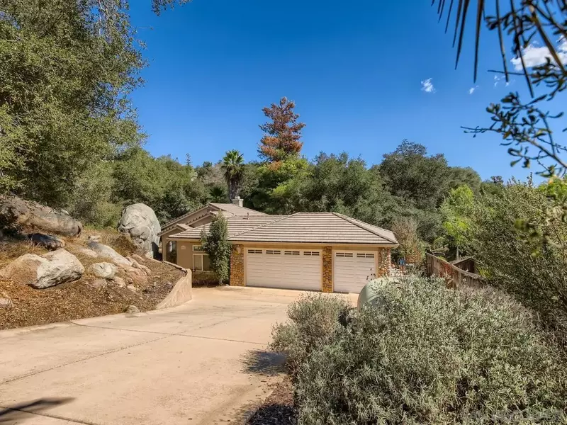 28315 W Meadow Glen Way, Escondido, CA 92026