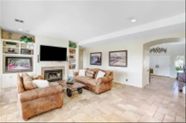 Vista, CA 92084,1925 Robinhood Road