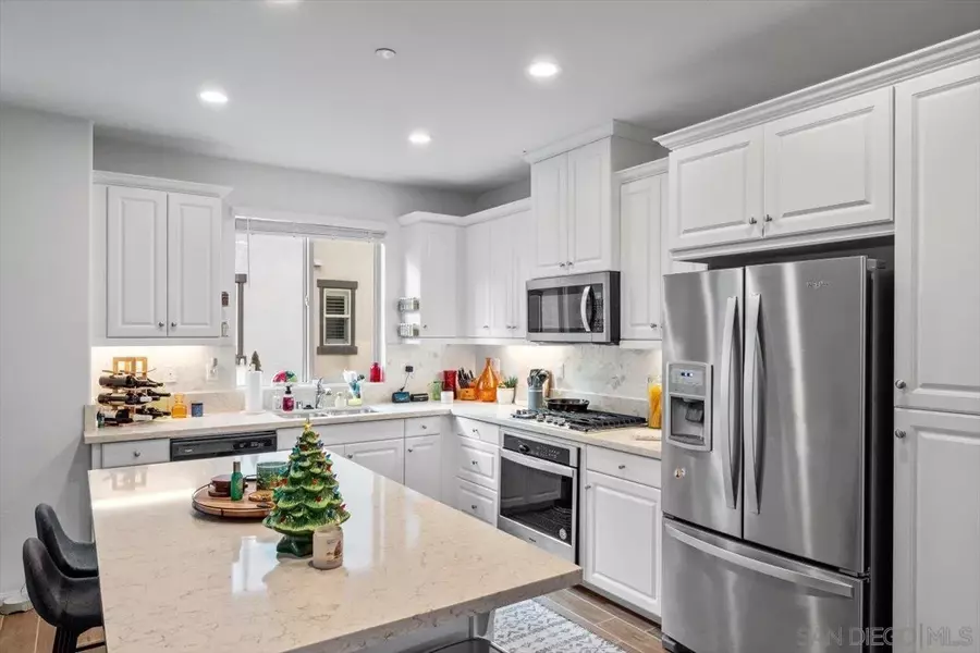2437 Verano Way, Vista, CA 92081