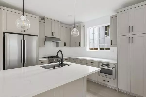 Encinitas, CA 92024,1208 East Cove Place