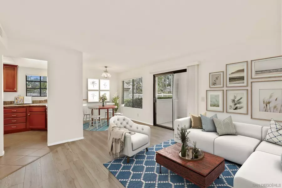 1059 Shadowridge Dr #15, Vista, CA 92081