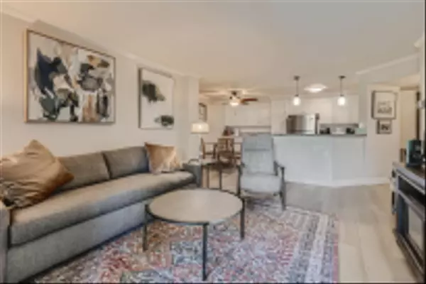 San Diego, CA 92128,17637 Pomerado Rd #121
