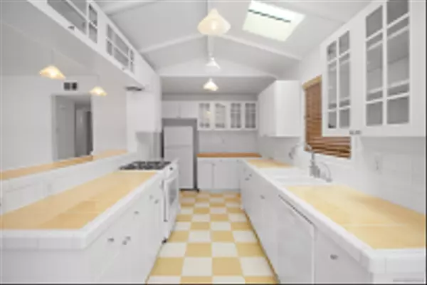 Encinitas, CA 92024,244 Rosebay Dr