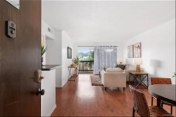 San Diego, CA 92108,6202 Friars Rd. #207