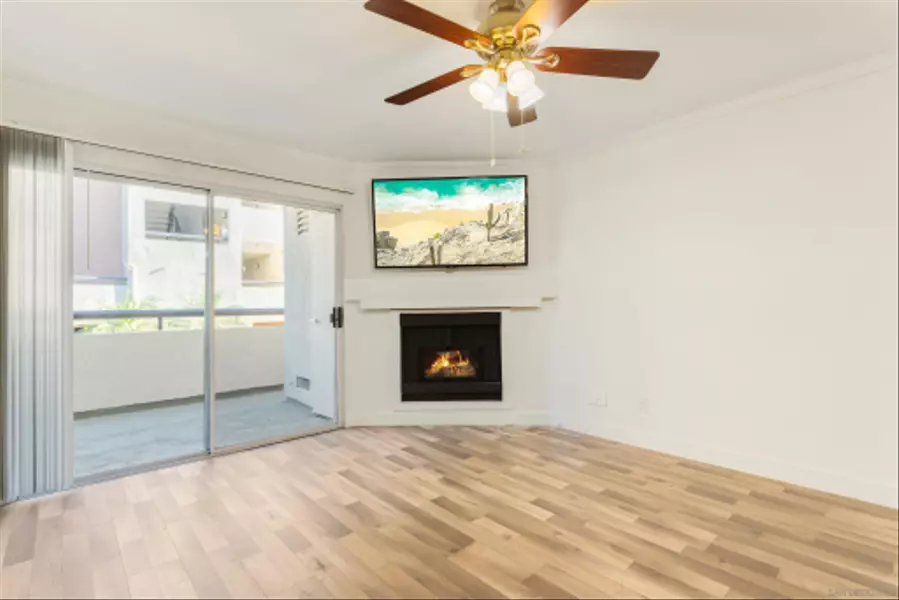 5550 Owensmouth Ave #121, Woodland Hills, CA 91367