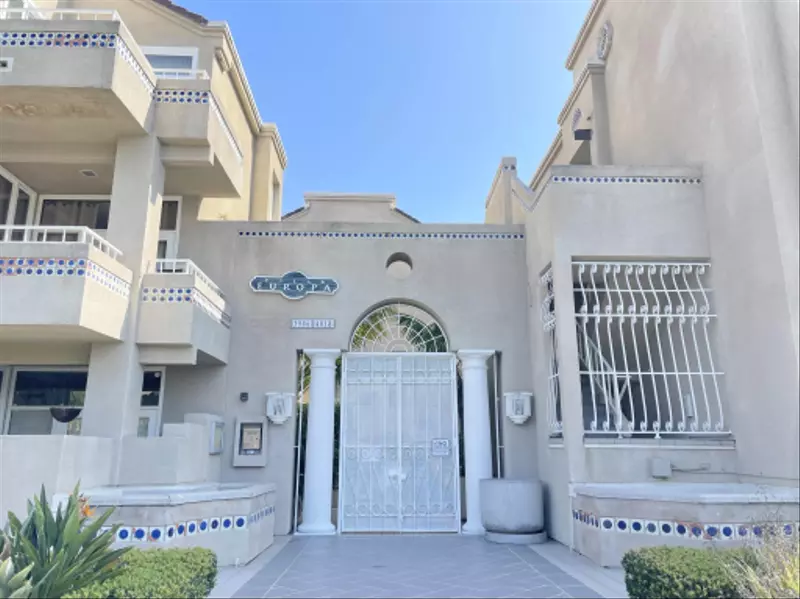 3984 Nobel Dr. #201, San Diego, CA 92122