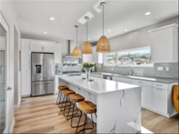 San Diego, CA 92106,3143 Garrison Street