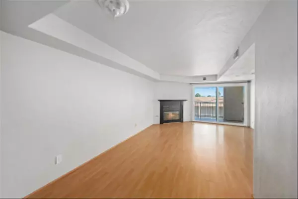 San Diego, CA 92107,4452 Mentone St #306