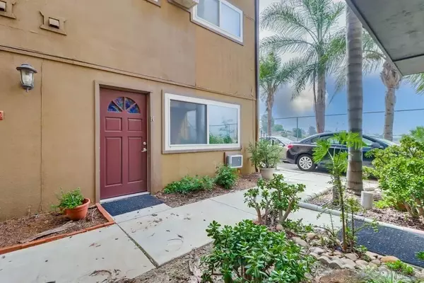 San Diego, CA 92115,5505 Adelaide Avenue #14