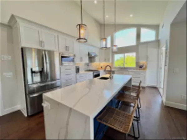 10133 Cliffwood Dr, La Mesa, CA 91941